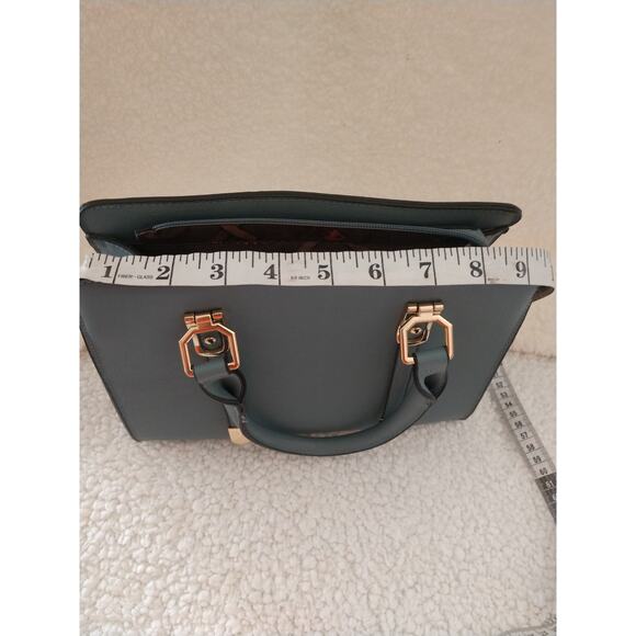 Classic Small Handbag (9x8x3 in) - Picture 5 of 6